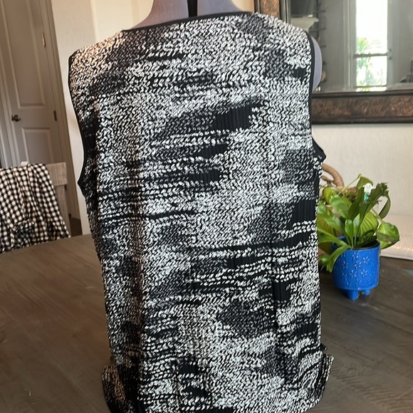 Kasper sleeveless top, black and grey with silver threads running throughout. - Picture 4 of 8